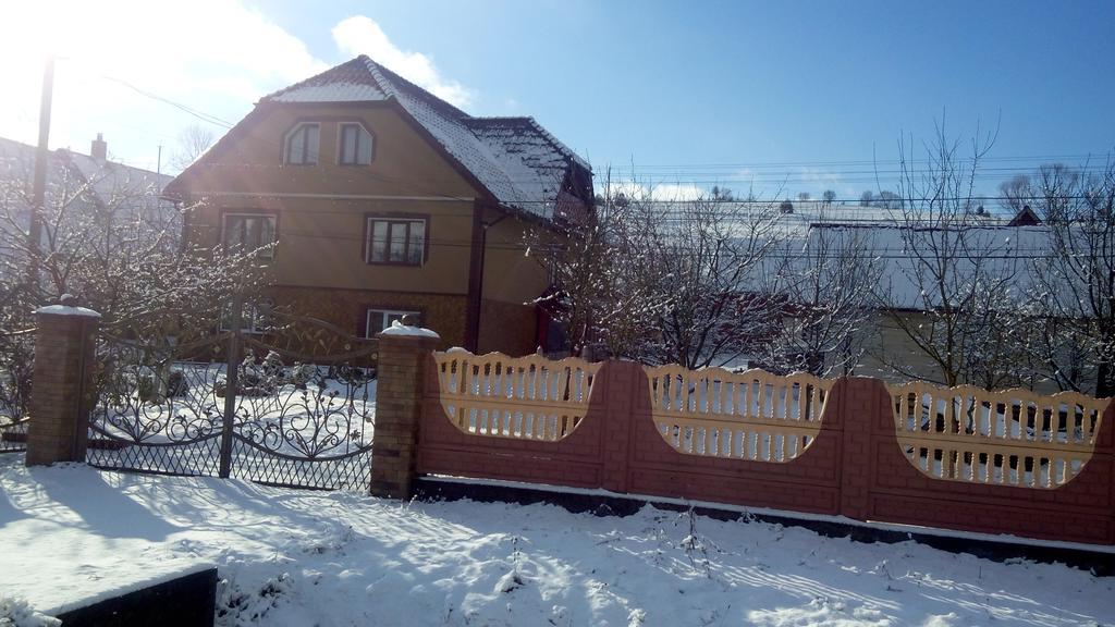 Sadyba Gostynniy Dvir Hotel Izki Buitenkant foto