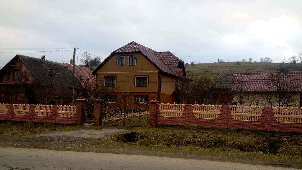 Sadyba Gostynniy Dvir Izki Buitenkant foto